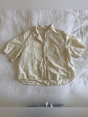 Uniqlo Light Cream Short-Sleeve Button Front Shirt (sz XS)